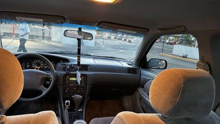 2000 Toyota Camry LE - Reliable Daily - New Tires/Battery - Cold AC