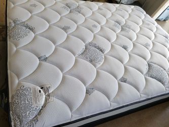 Serta Double Sided Queen Mattress And Box Spring 🌙