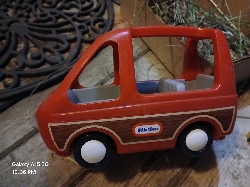 Little Tykes Family Van