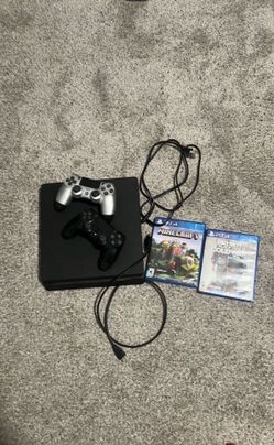 Ps4 (With 2 controllers, 2 Games and a wire)