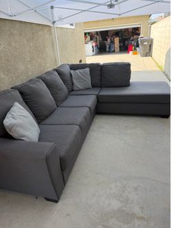 SECTIONAL SOFA