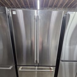 Cafe with 23.1 Cu. Ft. Capacity, TwinChill™ Evaporators, Temperature-Controlled Drawer, Wi-Fi, Internal Water\Ice Dispenser, and ENERGY STAR®: Stainle