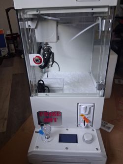 Brand New Coin-Operated Mini Claw Machine – Tabletop Size
