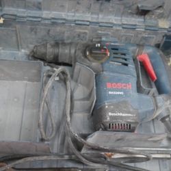 Bosch hammer drill with case RH328VC WITH 2 BITS used 882909-1 
