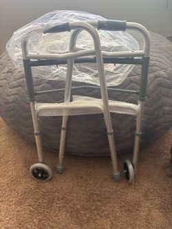 Walker with wheels (((new)))