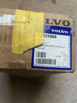 Genuine Volvo OEM Front Wheel Hub Bearing Assembly pair #(contact info removed)8