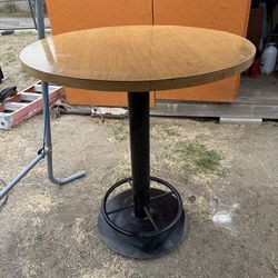 Stand up table