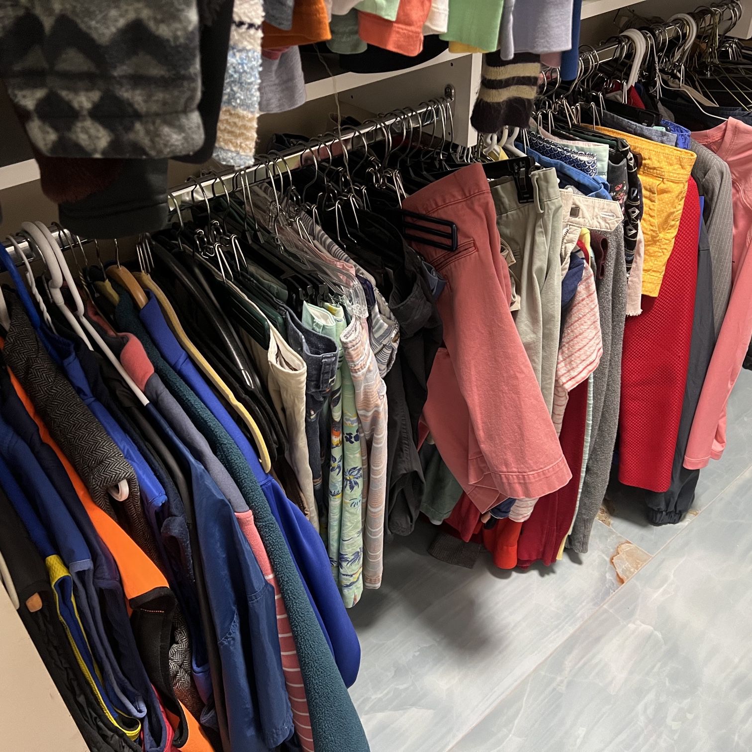 ***Weekend Pricing Special*** Men’s and Women’s Clothing Lot - Vineyard Vines, Ralph Lauren, Nike,  and More. 350 Pieces Total.
