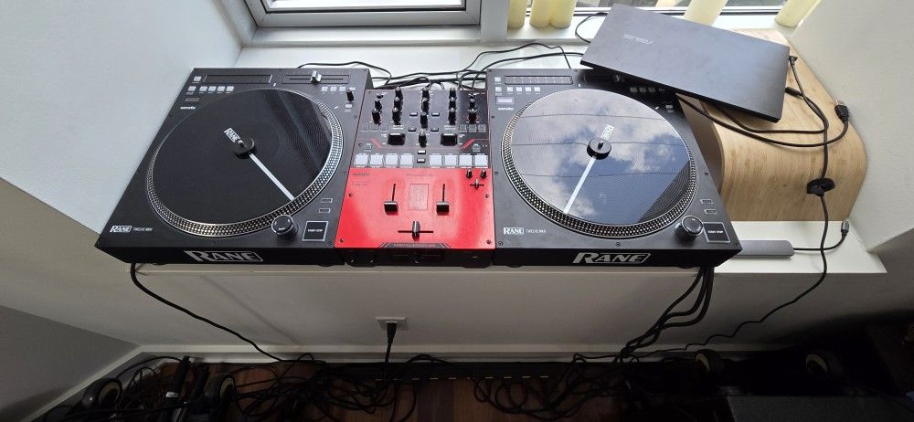 Pioneer Qsc Dj Setup Speakers Controller Rane