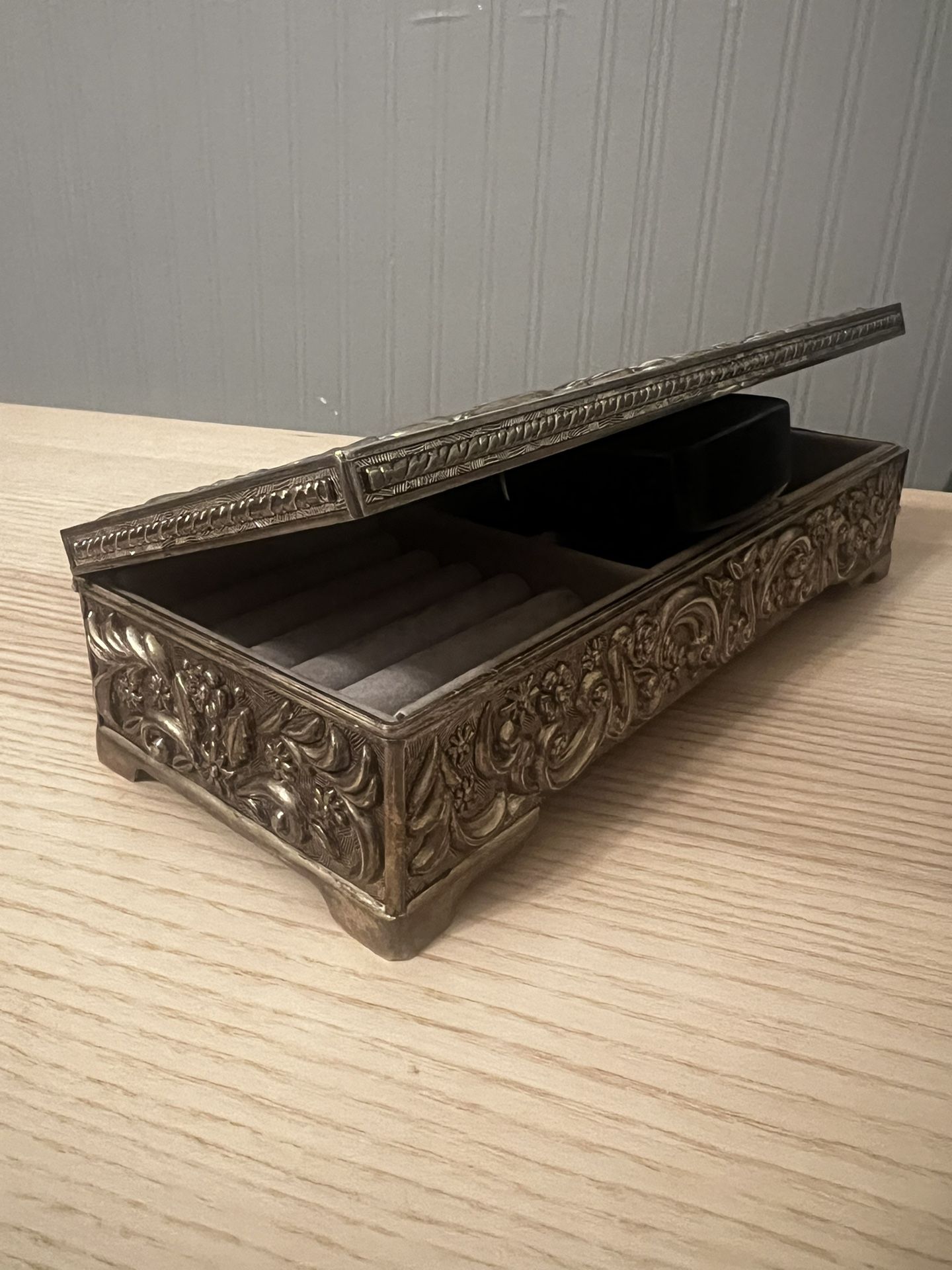 Godinger Silver 1992 Heavy 9" Jewelry Box with Floral / Vine High Relief