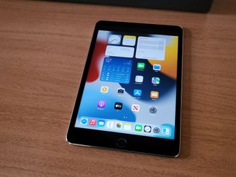 iPad Mini 4 Black 128gb Very Clean Awesome Condition Must See!!