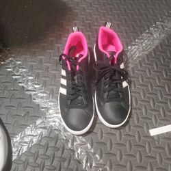Women's Or Girls Adidas Gymshoes 
