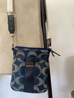 Coach Signature Crossbody Swingpack Bag
