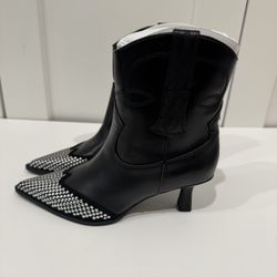 NIB Circus NY by Sam Edelman Yolanda Black Studded Women's Boots, Size 6.5