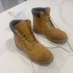 Size 9 Wheat Timberlands