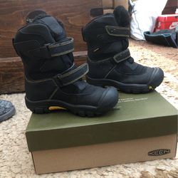 Keen Water Proof Snow Boots. Black And Yellow. Toddler Size Us 13
