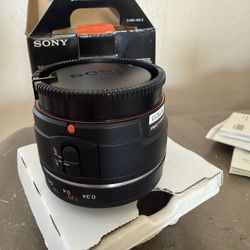 Sony 50mm f/1.8 SAM DT Lens for Sony Alpha Digital SLR Cameras - Fixed