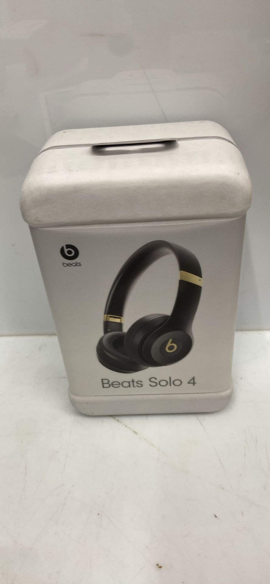 Beats Solo 4 Wireless Headphone Black & Gold New