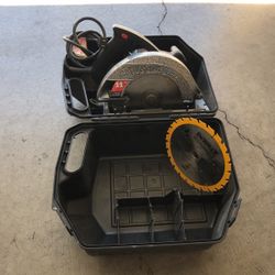 SKILSAW 11 AMP SAW WITH CASE AND EXTRA BLADE