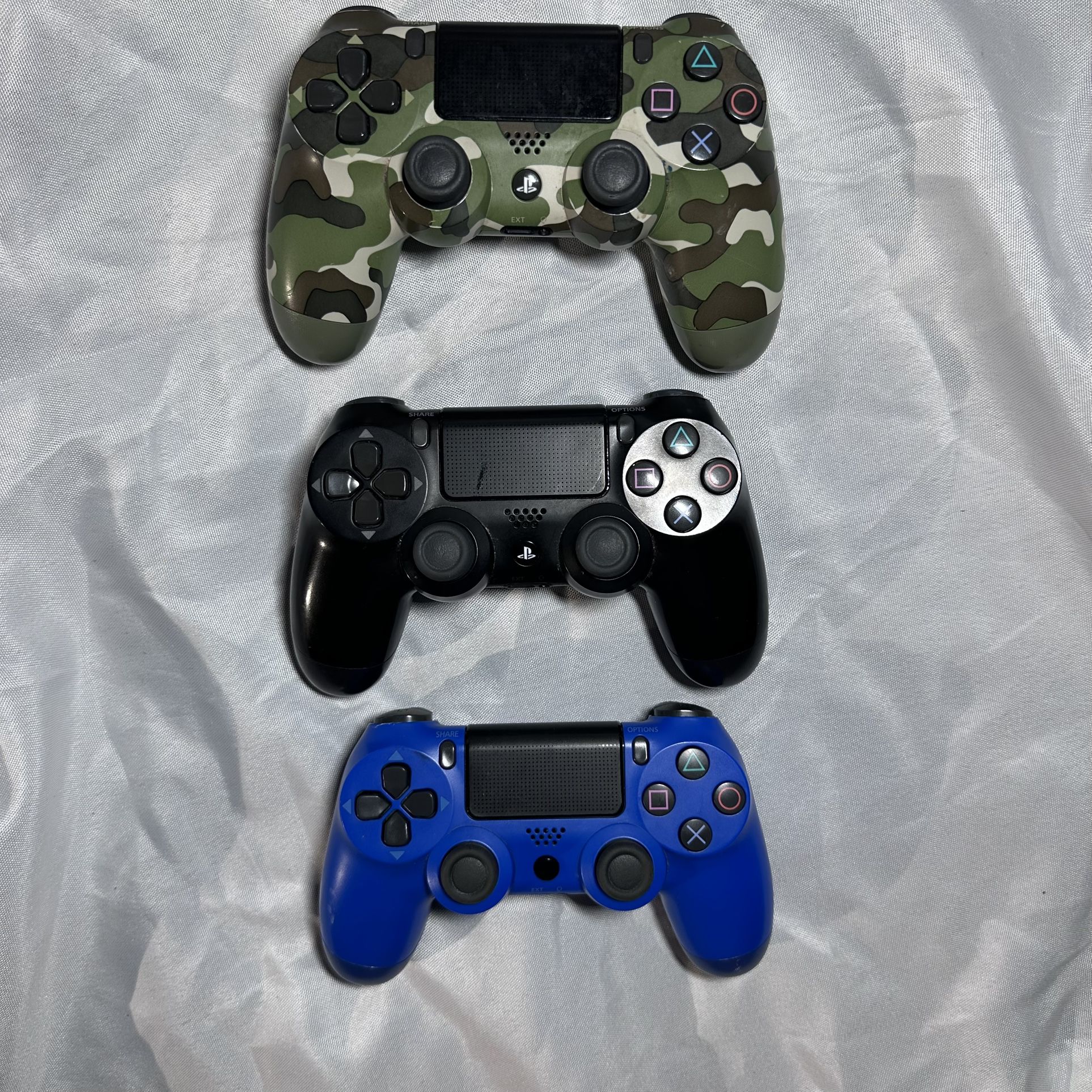 SONY PlayStation PS4 Wireless Controller Bundle (UNTESTED)