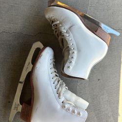 Women’s Ice Skates 