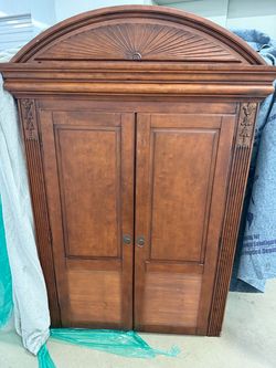 Ethan Allen Large Wood Armoire with Arched Crown Top