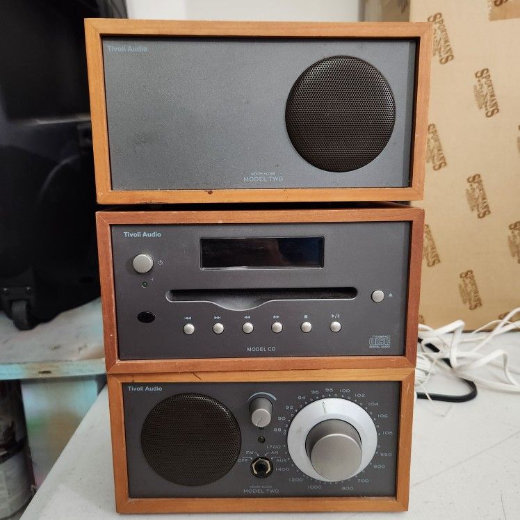 Desk cd player/radio