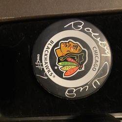 Official NHL Blackhawks Game Puck Hand Signed By The Golden Jet HOF’er Bobby Hull