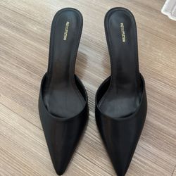 NEW Black Pointed Toe Kitten Heels