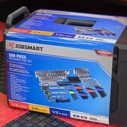 Brand New 250 PC Mechanics Tool Set 