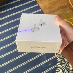 Apple Airpods Pro (2nd Generation with wireless charging case)