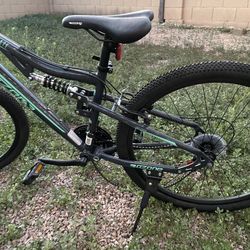 Ozone 500 Elevate Mountain Bike Like New for Sale in Tolleson AZ OfferUp