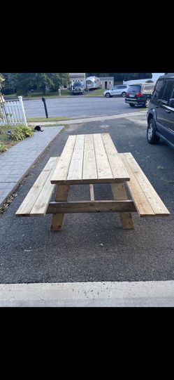 Picnic table