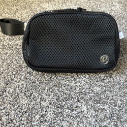 Lululemon Everywhere Belt Bag 1L