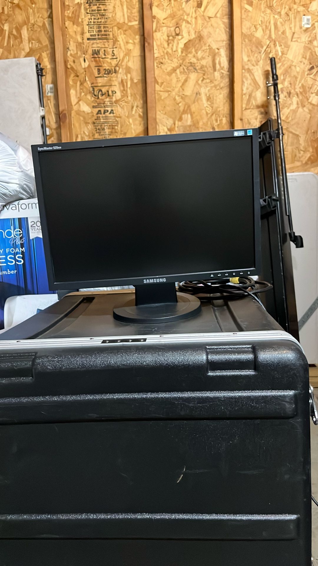 Samsung SyncMaster 920NW Moniter 