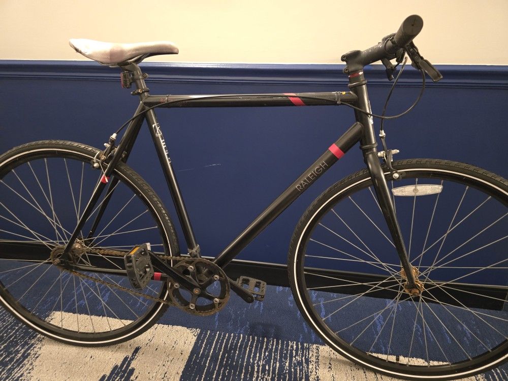 Raleigh Back Alley Black Vittoria 700x32c Road LARGE FRAME Bike