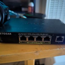 NETGEAR 5-Port Gigabit Ethernet Unmanaged PoE Switch (GS305P)