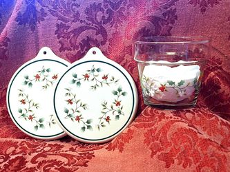 Pfaltzgraff 1997 Winterberry "Cookies & Milk for Santa" 2 cookie presses & glass