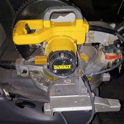 DeWalt Miter Saw with XPS technology, Blade Wrench and Material Clamp