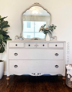 🍂 Beautiful Vintage Dresser & Mirror! 