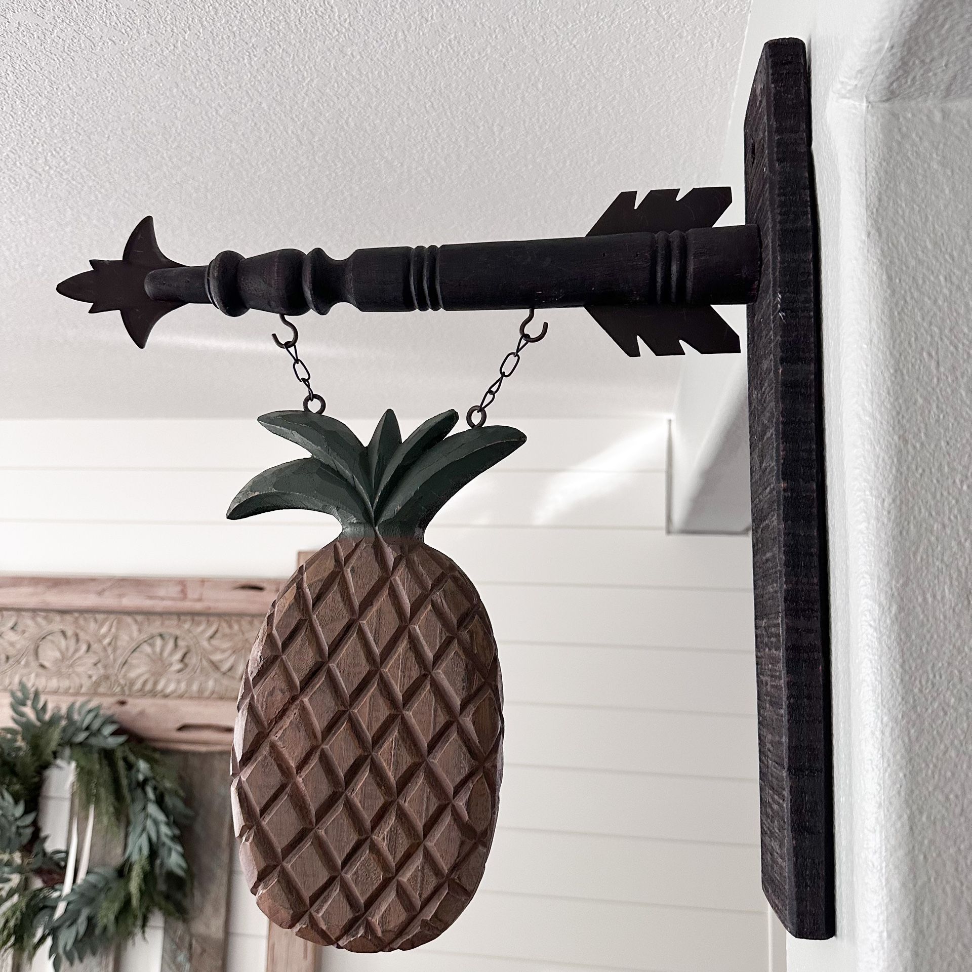 Hanging Wood Arrow Pineapple Sign Display Home Decor Interchangeable Rustic Indoor Outdoor EUC