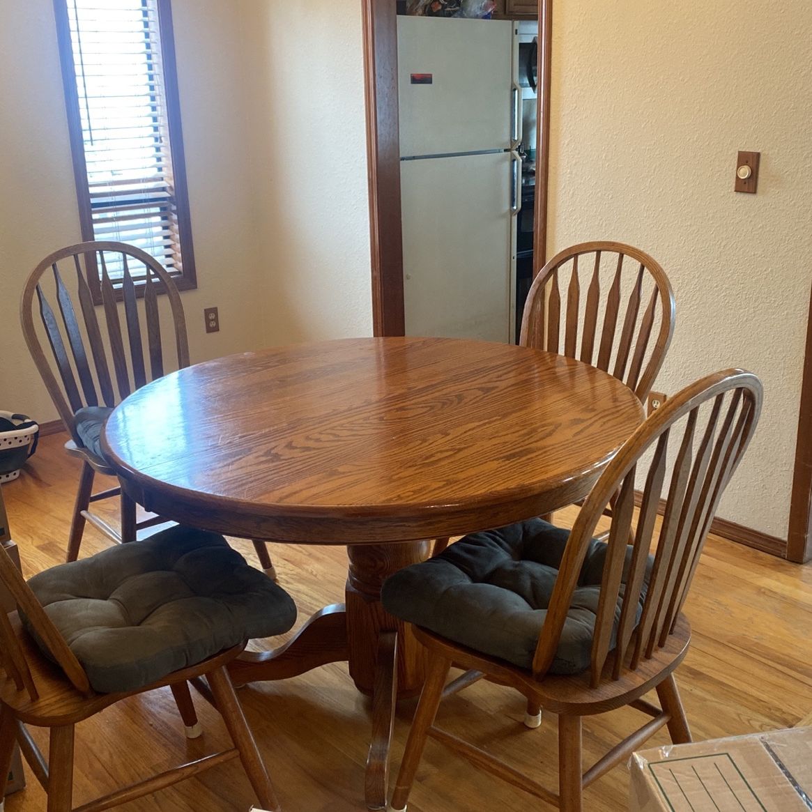 Dining Room Table And 4 Chairs