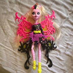 G1 Monster High Freaky Fusion Bonita Femur 11in Doll w/ Wings Outfit Shoes
