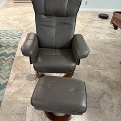Benchmaster Charcoal Gray Recliner With Storage Stool