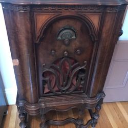 Antique Sentinel AM Radio