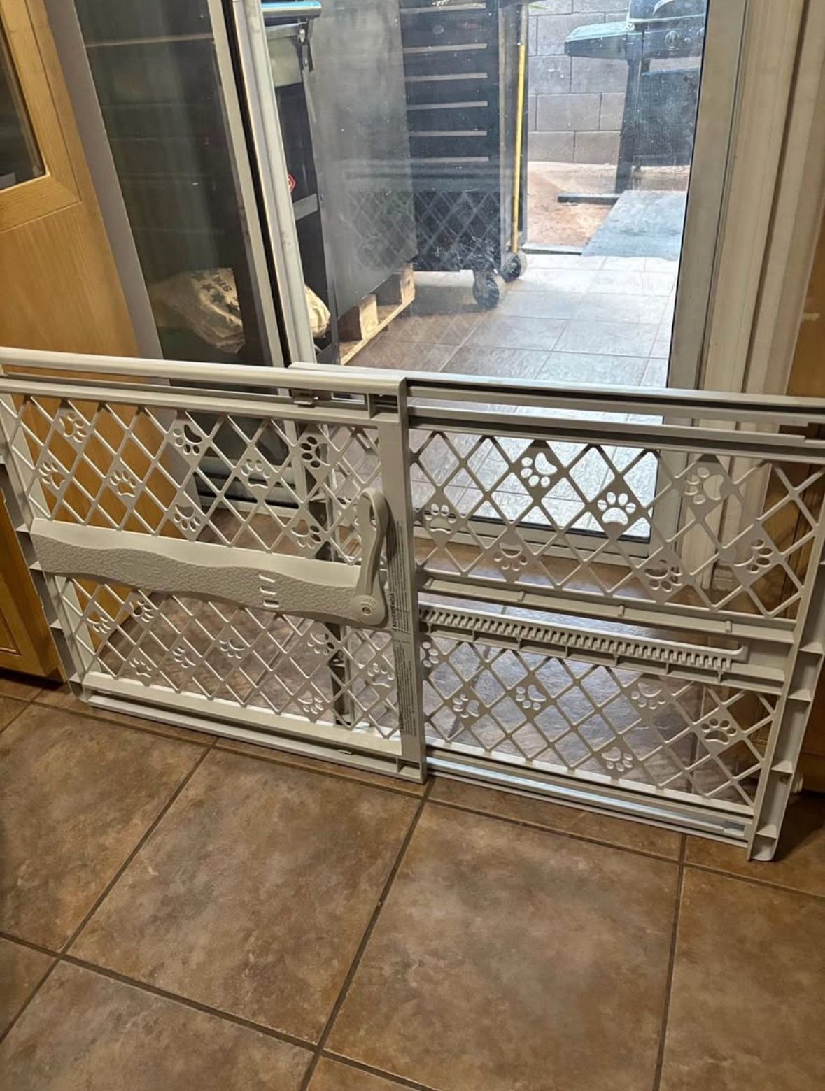 Pet Gate / Dog Gate - Fits Openings 26” - 40”