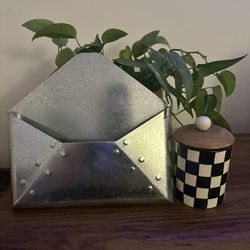 Silver Wall-Mounted Envelope Mail Holder 📬