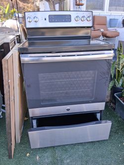 GE 30in electric stoveand oven