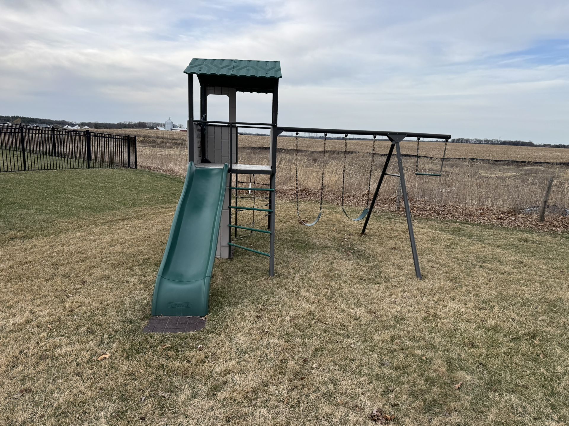 Lifetime Adventure Clubhouse Swing set