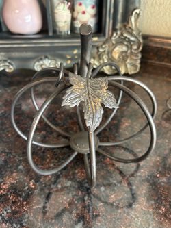 Metal Wire Pumpkin Decor with Leaf Detail